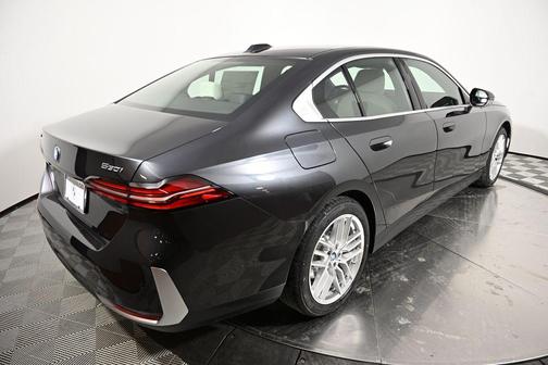2025 BMW 530 i xDrive