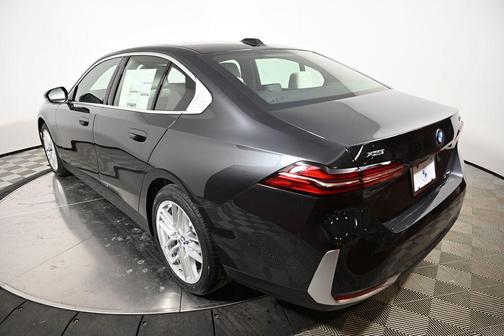 2025 BMW 530 i xDrive