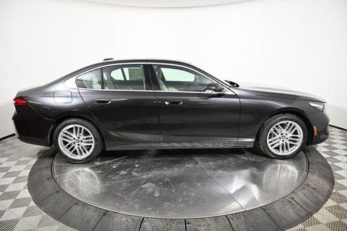 2025 BMW 530 i xDrive