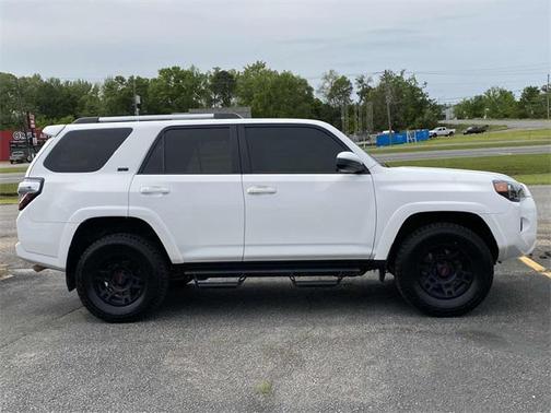 2022 Toyota 4Runner SR5