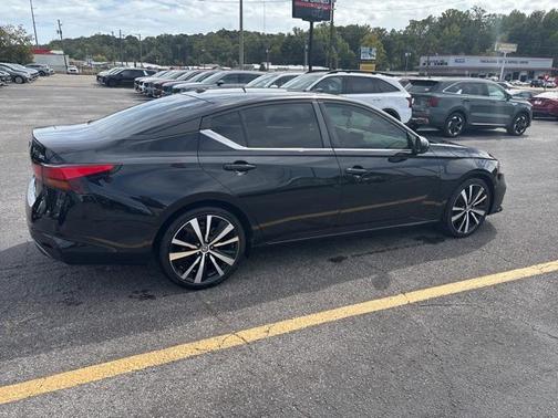 2022 Nissan Altima SR FWD