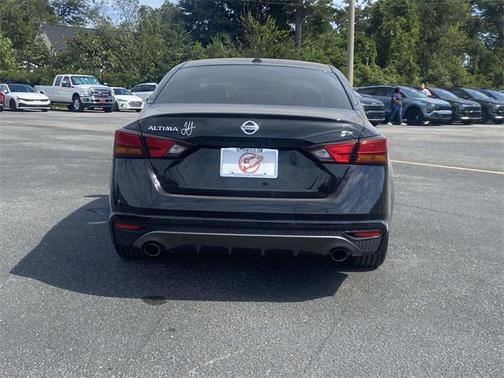 2022 Nissan Altima SR FWD