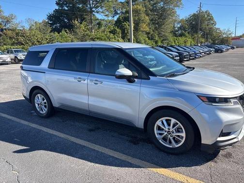 2023 Kia Carnival LX