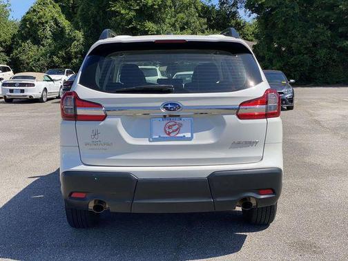 Crystal White Pearl 2022 Subaru Ascent Base 8-Passenger