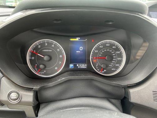 Crystal White Pearl 2022 Subaru Ascent Base 8-Passenger