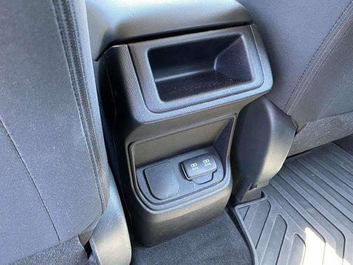 Crystal White Pearl 2022 Subaru Ascent Base 8-Passenger