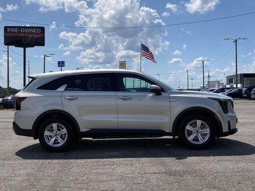 Ivory Silver 2026 Kia Sorento LX