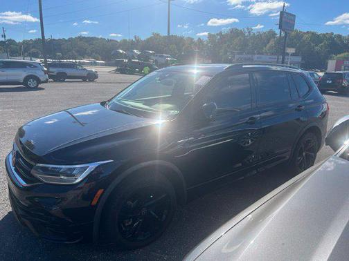 Deep Black 2023 Volkswagen Tiguan 2.0T SE R-Line Black