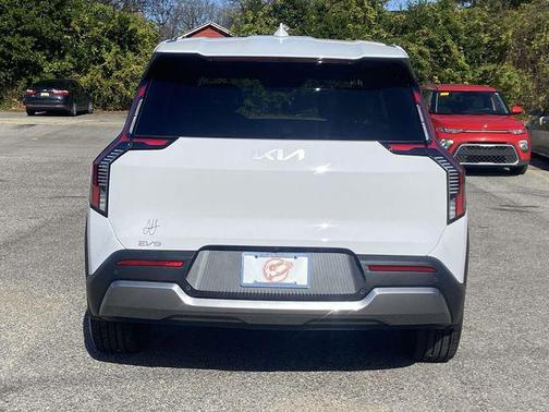 Glacial White Pearl 2026 Kia EV9 Light Long Range