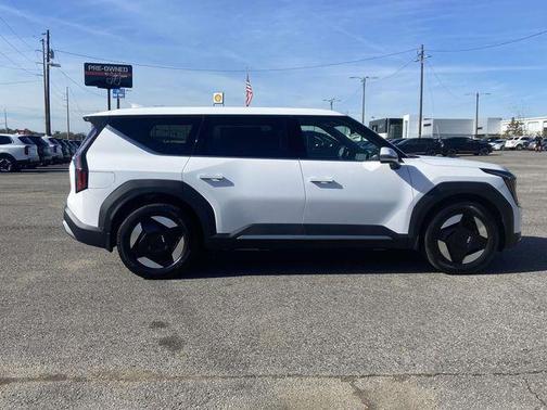 Glacial White Pearl 2026 Kia EV9 Light Long Range