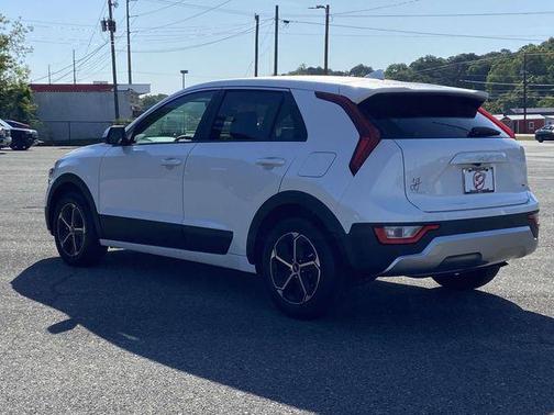 Snow White Pearl 2025 Kia Niro LX
