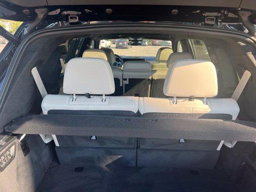 Carbon Black Metallic 2023 BMW X7 xDrive40i