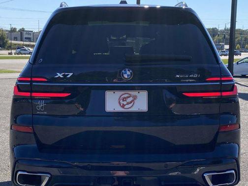 Carbon Black Metallic 2023 BMW X7 xDrive40i