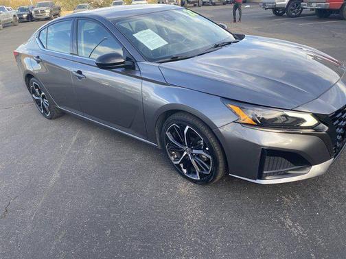 2023 Nissan Altima SR FWD