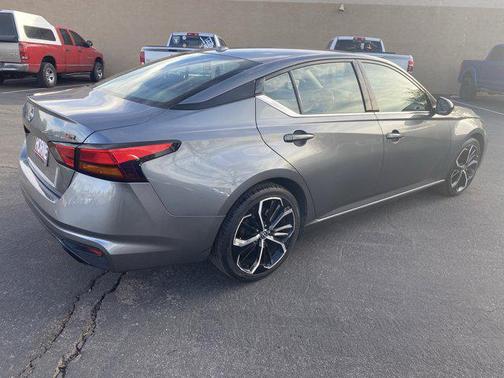 2023 Nissan Altima SR FWD