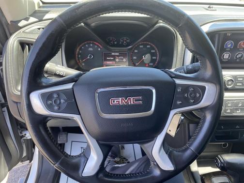 Summit White 2015 GMC Canyon SLT