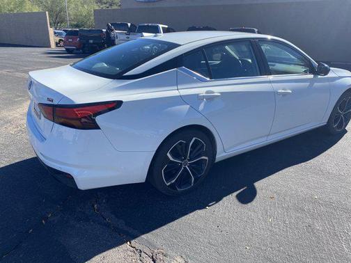 2023 Nissan Altima SR FWD