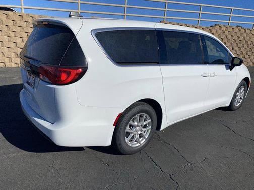 2026 Chrysler Voyager LX