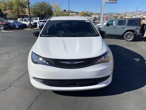 2026 Chrysler Voyager LX