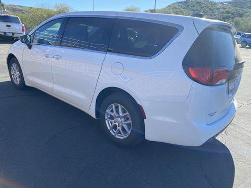 2026 Chrysler Voyager LX