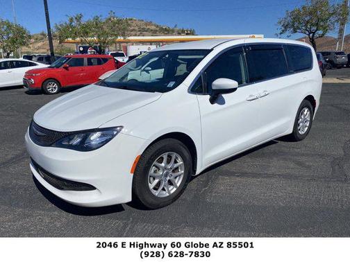 2022 Chrysler Voyager LX