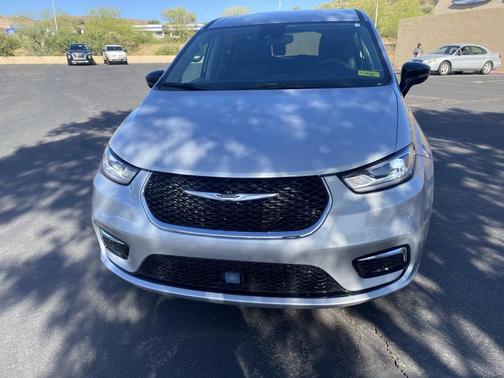 Silver Mist Clearcoat 2024 Chrysler Pacifica Touring L