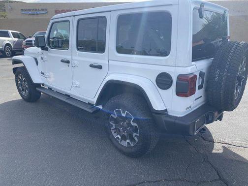 2025 Jeep Wrangler 4-Door Sahara 4x4