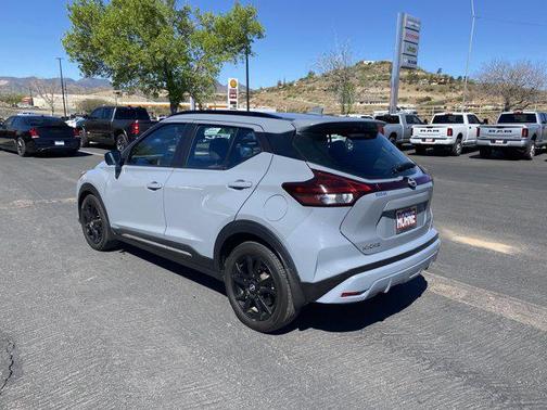 2022 Nissan Kicks SR