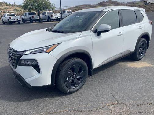 Everest White Pearl Tricoat 2026 Nissan Rogue SV