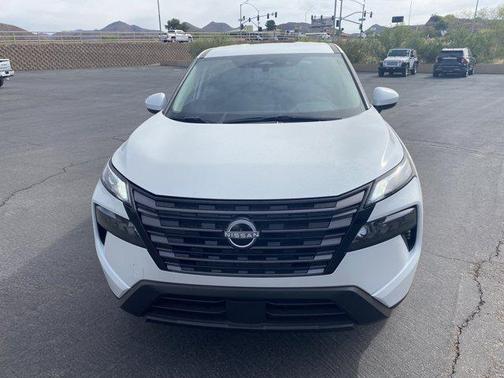 Everest White Pearl Tricoat 2026 Nissan Rogue SV