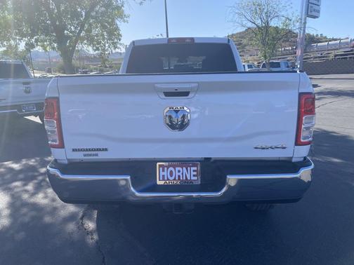 Bright White Clearcoat 2022 RAM 2500 Big Horn Crew Cab 4x4 6'4' Box