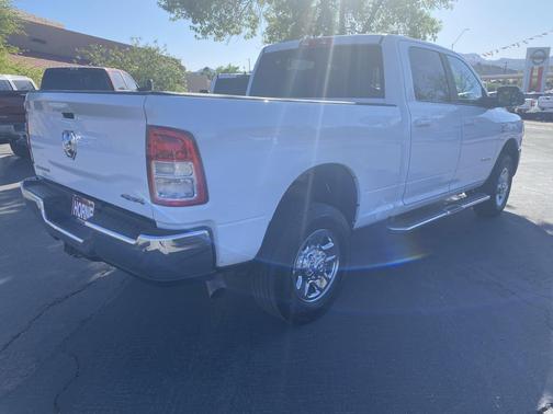 Bright White Clearcoat 2022 RAM 2500 Big Horn Crew Cab 4x4 6'4' Box