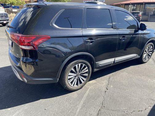 2020 Mitsubishi Outlander SE