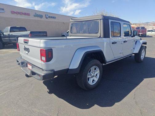 2022 Jeep Gladiator Sport S
