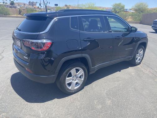 Diamond Black Crystal Pearlcoat 2022 Jeep Compass Latitude