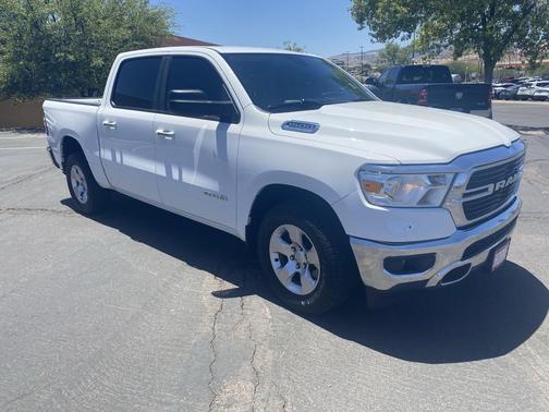 Bright White Clearcoat 2019 RAM 1500 Big Horn