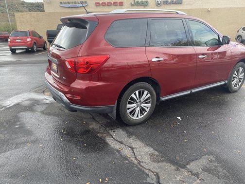2018 Nissan Pathfinder SL