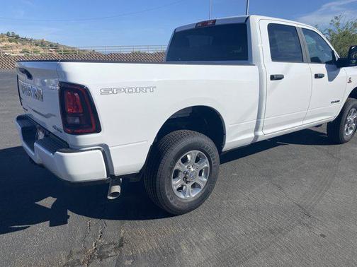 Bright White Clearcoat 2026 RAM 2500 Big Horn Crew Cab 4x4 6'4' Box