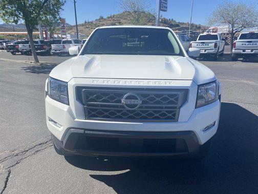 2024 Nissan Frontier SV