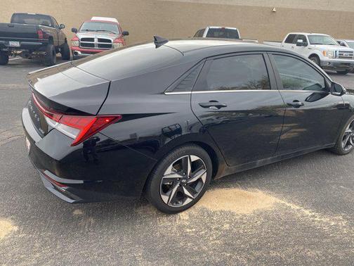 2021 Hyundai ELANTRA Limited