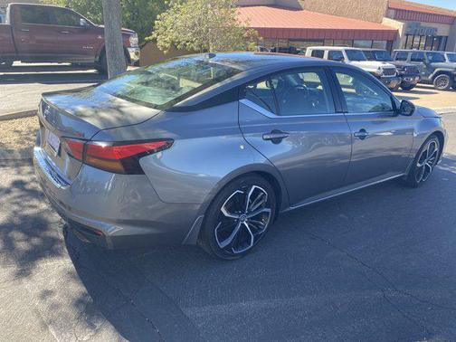 2023 Nissan Altima SR FWD