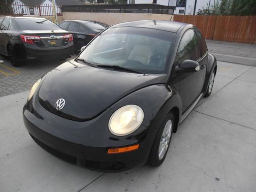 2009 Volkswagen New Beetle S