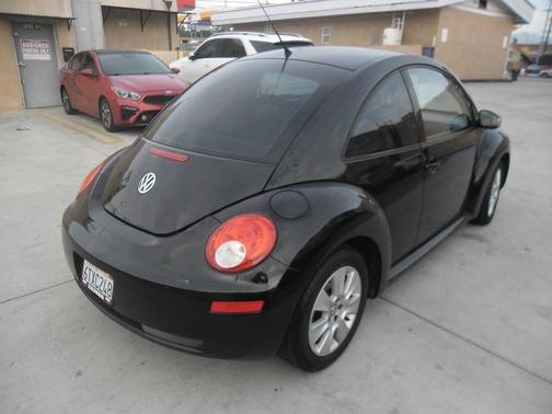 2009 Volkswagen New Beetle S