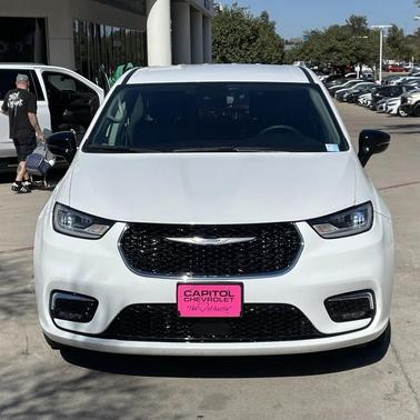 2024 Chrysler Pacifica Hybrid Select