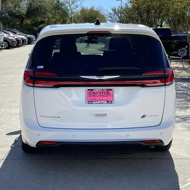 2024 Chrysler Pacifica Hybrid Select