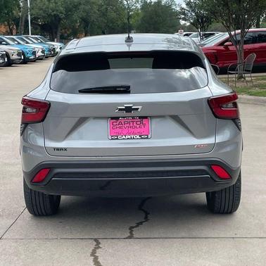 Sterling Gray Metallic 2025 Chevrolet Trax FWD 1RS
