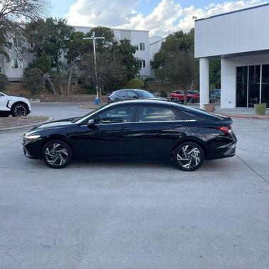 2025 Hyundai ELANTRA SEL