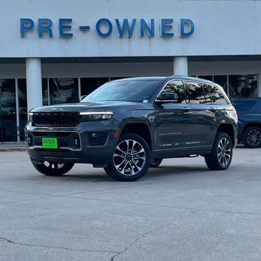 Baltic Gray Metallic Clearcoat 2023 Jeep Grand Cherokee Overland