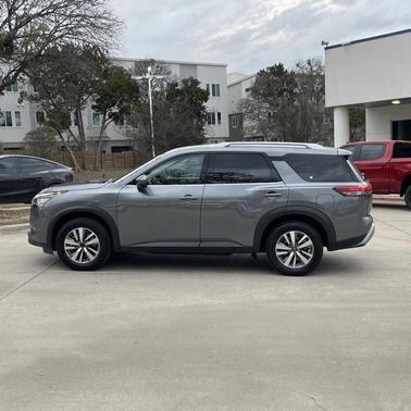 2025 Nissan Pathfinder SL FWD