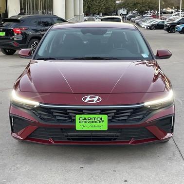 2025 Hyundai ELANTRA SE